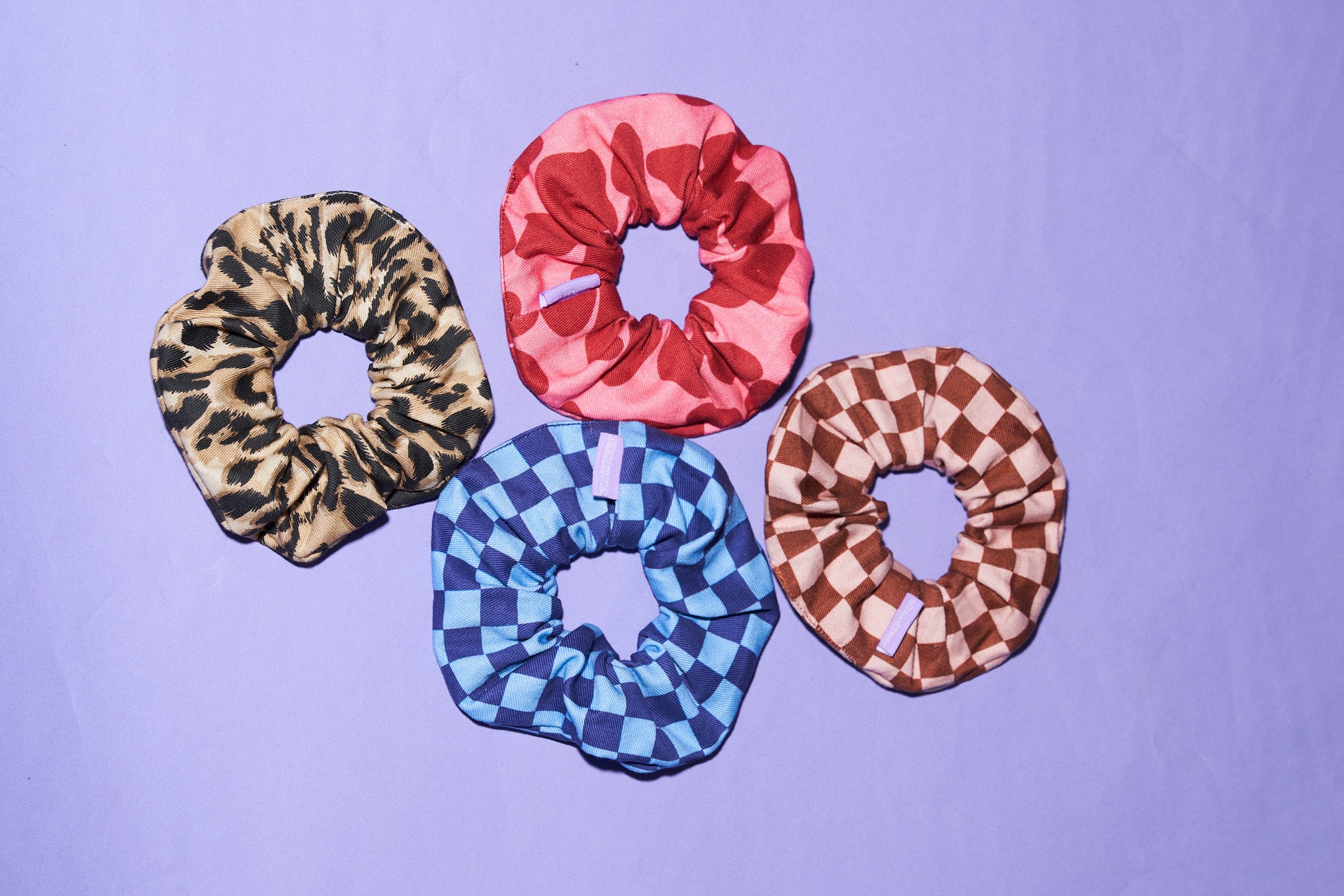 kleurrijke scrunchies